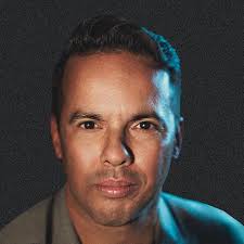 Fresh Oil, Holy Fire, New Wine: Living the Vibrant Holy Spirit-Filled Life:  Samuel Rodriguez, Franklin, Jentezen: 9780800763015: Amazon.com: Books