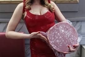La mortadella cavalcata da myss keta in foto è un riferimento a valeria marini in bambola; Abbiamo Avuto Fin Da Subito Non Una Di Meno Pescara Facebook
