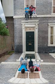 Leandro Erlich's Reflective Optical Illusion House Now in London ...