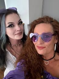 Well it's all over! What a Show, What a Weekend. Full of Happy faces, Fun,  great Birds & People. I would like to thank the many people who helped me  in the