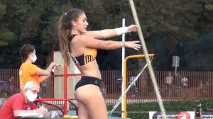 Clara Fernández | Beautiful Spanish Athlete Pole Vaulter - YouTube