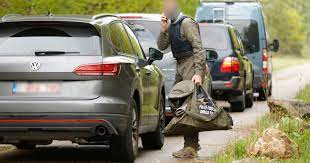 De burgemeester van maaseik heeft vanochtend het lichaam van jürgen conings aangetroffen tijdens een mountainbikerit. Vriendin Ontspoorde Militair Richt Zich Tot Conings Jurgen Als Je Nog Leeft Maak Geen Slachtoffers Buitenland Ad Nl