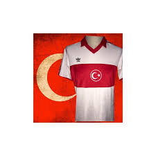 Os modelos desta temporada possuem vários. Camisa Retro Turquia Branca Logo 1989