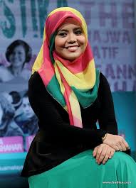 Find out about pop singer najwa latif: Najwa Latif Fashion Celebs Hijab