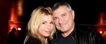 C'est son premier vrai rôle, mais c'est surtout là qu'elle côtoie son coup de foudre. Jean Marie Bigard Apercu De L Histoire D Amour Avec Sa Femme Lola