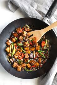 Black Pepper Tofu Stir Fry A Quick Vegan Dinner Made With Crispy Pan Fried Tofu And Drizzled In A Spicy Bla Spicy Recipes Tofu Stir Fry Spicy Stir Fry Recipe