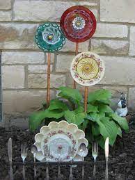 20 Upcycled Garden Glass Flowers Made Of Old Plates Glass Garden Art Glass Garden Flowers Garden Art
