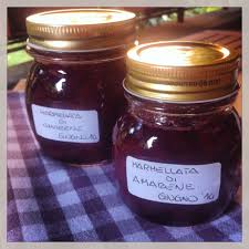 La confettura di amarene è una conserva davvero squisita dal sapore acidulo e leggermente amarognolo. Marmellata Di Amarene