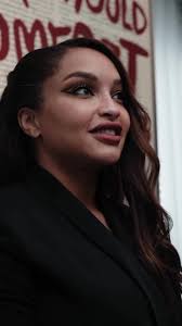 سحر الطراز الإنجليزي الجورجي في أحد أفخم الشقق في قلب دبي.. جمع فريقنا بين  العالم الكلاسيكي القديم والرقي الحديث في مشروع خاص لمديرنا الابداعي. يتميز  تصميم الشقة بأسلوب يجمع بين الكلاسيكية والحداثة مع ...