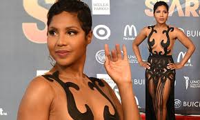 Toni Braxton braless in daring black dress at charity event | Daily Mail  Online