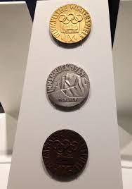 The granting of awards is laid out in detail in the olympic protocols. Gold Medal Wikipedia