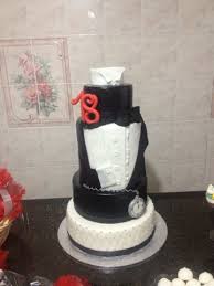 I 18 anni non sono un traguardo ma una partenza per un lungo cammino, quindi. Torta 18 Anni Smoking