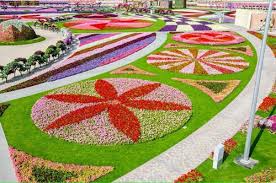 Jardin A Dubai Des Couleurs Et Des Formes Incroyablement Belles Idee Deco Jardin Recup Fantaisie De Jardin Jardins