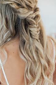 1001 wunderschone ideen zum thema brautfrisur halboffen frisuren frisur hochgesteckt hochsteckfrisuren fur lockiges haar