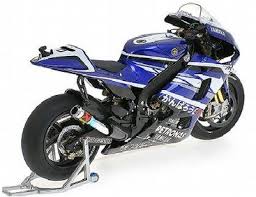 Minichamps 1 12 Yamaha Yzr M1 Ben Spies Motogp 2011 122113011 86 99 Yamaha Diecast Models Bike