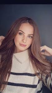 Vanessa Ayers's Instagram, Twitter & Facebook