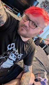 On our way to @elbowofficial @liveatyorkmuseumgardens ! Got us hair done  and everything! It's a set of entirely new original songs we've been  writing to celebrate Eliza's fiftieth year as a vaguely