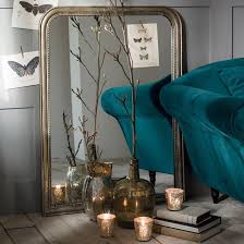 Le miroir de salle de bains en pin massif et métal, hiba. Miroir Manguier Massif Afsan Miroir Deco Style Design Interieur Deco Interieure