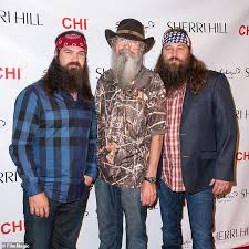 Duck Dynasty Star Shaves Beard, Looks Incredible - Youtube