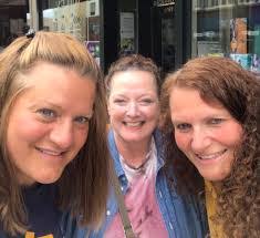 Lisa Gaede's Instagram, Twitter & Facebook