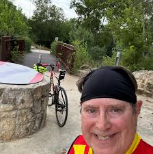 I can't make pictures of bikes correctly ☹️ Pedals should be leveled, and  the drive-side cranks need to be forward, right? Was it one of velominati  rules? I can't remember. I'm enjoying