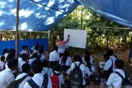 Suatu sore, riska pulang dari sekolah. Alumni Smpn 5 Ternate Bantu Infrastruktur Sekolah Antara News Ambon Maluku