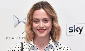 Zoe Tapper Bio, Age, Family, Husband, Body Stats, Net Worth, Facts