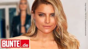 So sieht die thomalla also ungeschminkt aus. Sophia Thomalla Lack Leder Xxl Ausschnitt Fan Heisser Geht S Nicht Youtube