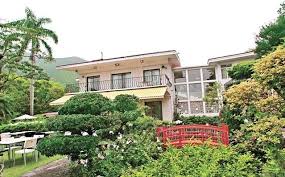 Sep 21, 2019 · 今（21日）早上7時21分，警方接獲一名家傭報案指，有一可疑男潛入石澳大浪灣道12號一間獨立屋，於是報警。警方趕至，以涉嫌企圖爆竊拘捕一名31歲姓張的內地男子，案件交由東區警區刑事調查隊第八隊跟進。 é©¬åŒ–è…¾è±ªæŽ·4 8äº¿ æ‰èƒ½æ™‹èº«çš„ é¦™æ¸¯å¯Œè´µé—¨ æ–°é—» è›‹è›‹èµž