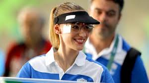 Στη μνήμη του, στη θύμησή του. Anna Korakakh A8lhtria Protypo Gia Oloys Toys Neoys