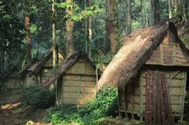 Rumah adat banten ini memiliki bentuk persegi panjang dengan atap dari sulah atau nipah yang sudah dikeringkan. Info Lengkap Tentang Rumah Adat Banten Dan Tips Awal Membangun Rumah