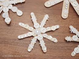Schneeflocken Basteln Mit Holzspateln Schneeflocken Basteln Weihnachtszeit Basteln Winterdeko Basteln