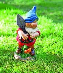Depuis lors, ce peuple semblable à des taupes dispute les falaises aux jotuns, aux grawls et aux norns. 30 Idees De Nains De Jardins Magiques Nain De Jardin Nain Jardins