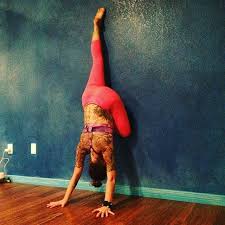Upsidedown Pigeon D13 Of Bikyasa Yogachallenge Indigowarriors I Saw Noahmaze In This Variation Once Decided Wall Yoga Kundalini Yoga Poses Yoga Props