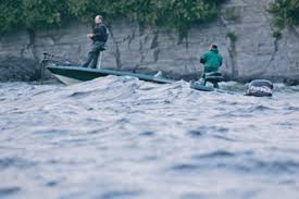 This boat features adjustable and removable swivel seats, builtin rod holders, and builtin drink and tackle holders, providing you with all the amenities necessary for a successful fishing trip. Rough Water Major League Fishing