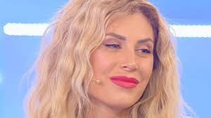 Apparently she had a basic instinct moment that is being chalked up to a wardrobe malfunction. Gf Vip 2021 Paola Caruso Lets Slip An Indiscretion Ruetir