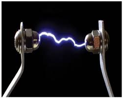 Simulación de proceso de división de arco eléctrico en interruptor de bajo  voltaje con campo magnético variable