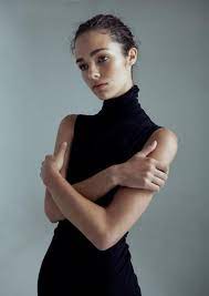 hand posing tips and examples female modeling poses model poses fashion model poses