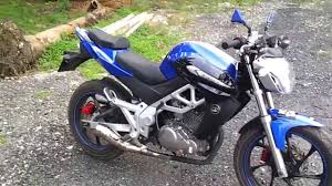 Jadi aku dengan faris pun pergi la ke jalan genting klang untuk misi mencari demak skyline 200 yang murah. Demak Dforce 160cc By Sachs Husam