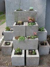 Macetas, jardineras ideas para el exterior y cómo hacerlo acogedor son temáticas en las que podemos ir ideas geniales que solo requieren. 24 Ideas De Bloque De Concreto Jardineras De Ideas De Jardineria Jardines Jardines Verticales