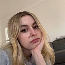 Naomi Higgins's Instagram, Twitter & Facebook