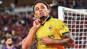 Leeds United Eyeballs AC Milan Star! Okafor Deal Close?! - Imagen principal del artículo