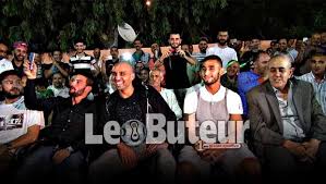 Rachid ghoulam, sans rougir, a expliqué que des policiers l'ont séquestré en pleine rue avant de le dénuder et le mettre dans le lit d'une travailleuse du sexe et de le prendre en photo. Equipe D Algerie Mahrez Ghoulam Djebbour Meghni Et Khalef Honores A Oran