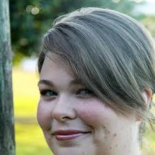 Danielle Lisle's Instagram, Twitter & Facebook