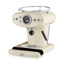 The italian coffee company, which posted $528 million in sales last year, hopes to have 200 operating cafes in the u.s. Capsule Coffee Machine Iperespresso X1 Anniversary Illy Shop