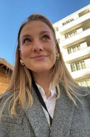 Amber Lipps's Instagram, Twitter & Facebook