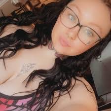 Summer Meeks's Instagram, Twitter & Facebook