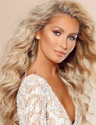 Kim Strachan's Instagram, Twitter & Facebook