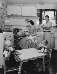 1950 S Black And White Family Photos The 1950s Vintage Housewife Vintage Life Photo
