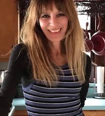 Hi, I'm Tracie, the founder of www.fractionalimpact.co, where I help  businesses scale through strategic marketing and leadership as a Fractional  CMO. With over 34 years of experience in marketing and business development,